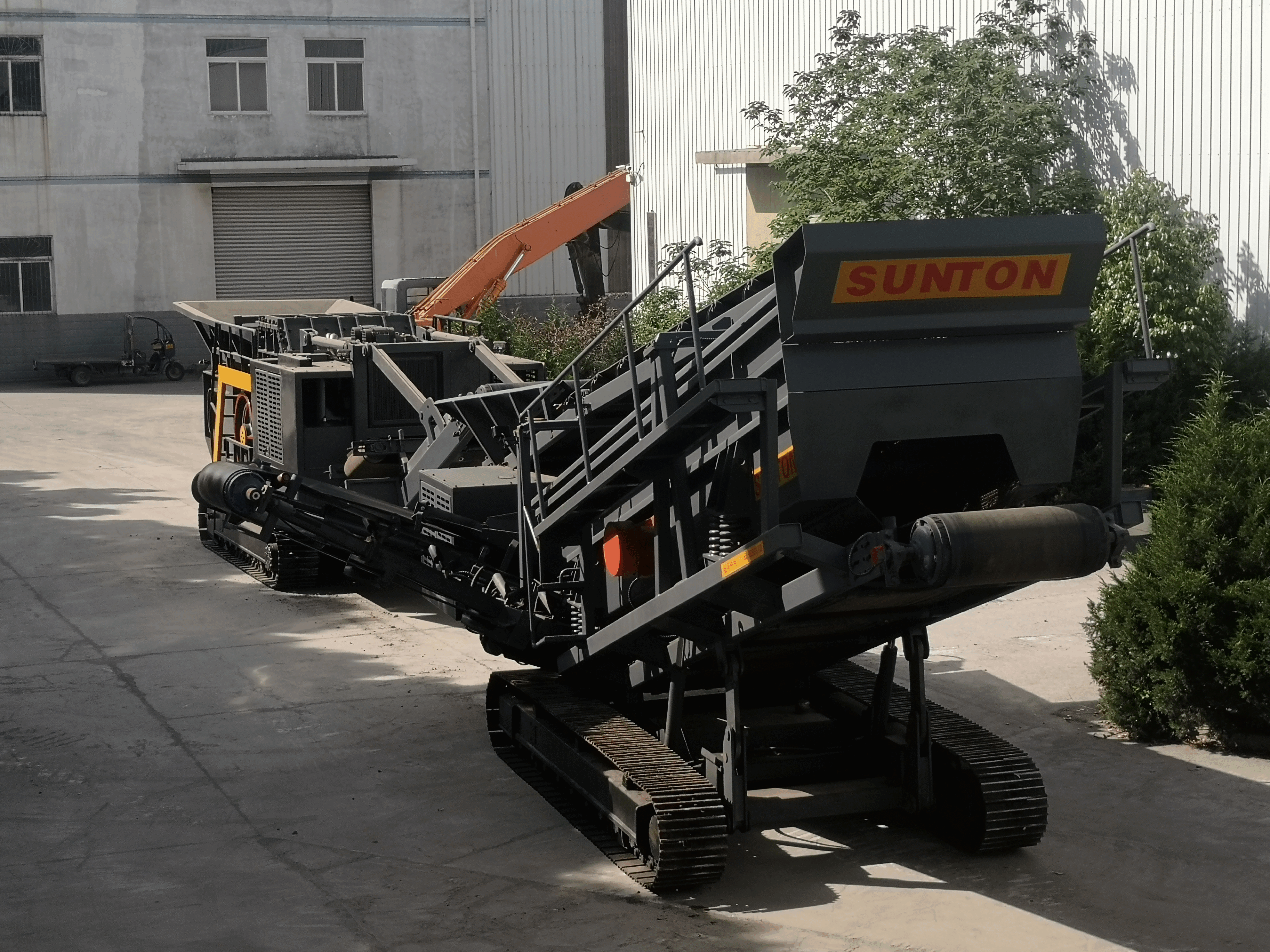 SF300 履带式移动筛分机